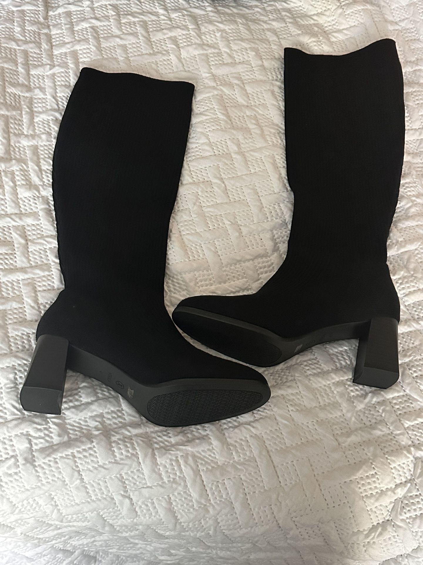 Round-Toe Water Repellent Knee High Boots