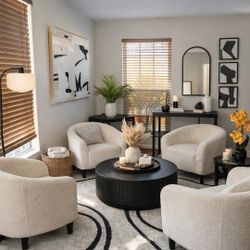 4 White Chairs And Round Glass Center Table 