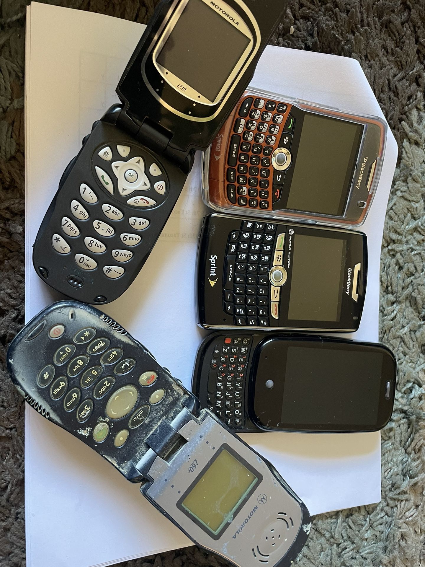 BlackBerry, Palm Pilot And Motorola Flip Phones 5 Total