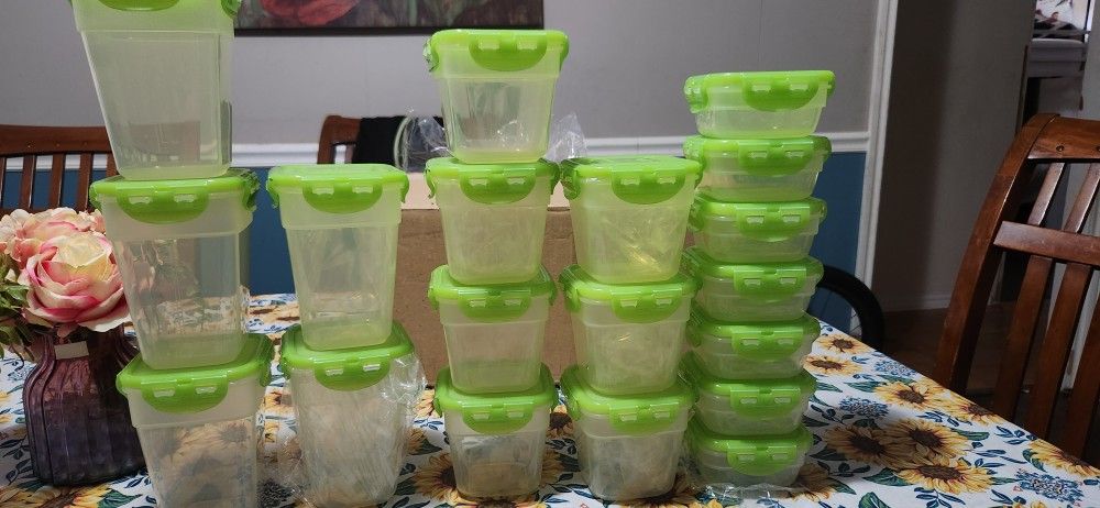LocknLock 19-Piece Nesting Storage Set Light Green Lid