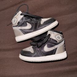 Kids Nike air Jordan 1  “Satin shadows”  Size 6C  Very good condition no flaws  Asking $40 or best offer