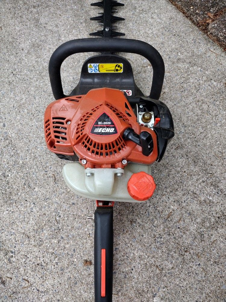 ECHO HC2020 HEDGE TRIMMER.. LIKE NEW