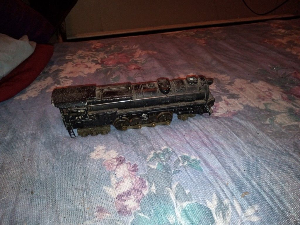 Lionel train engine 681