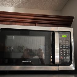 Farberware Classic 900-Watt Microwave Oven