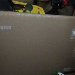 43" Samsung QLED AI Smart Tv