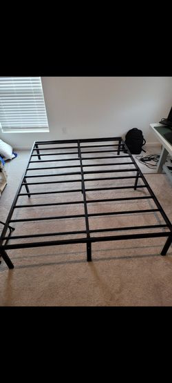 Queen bedframe