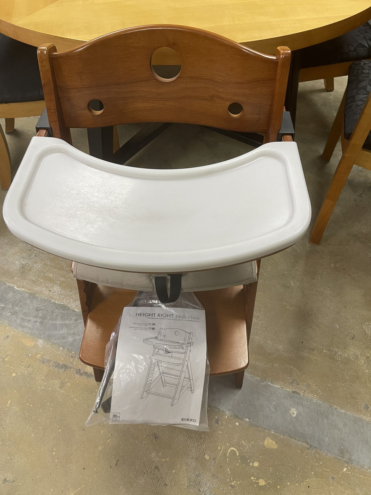 Keekaroo Height Right High Chair With Tray!