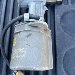 RIVET GUN