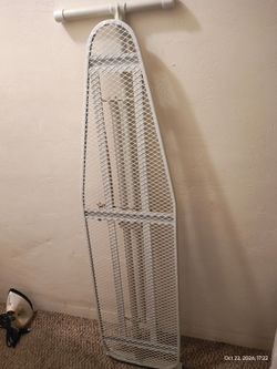 Ironing Board with Metal Mesh Surface