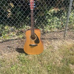 Yamaha Acoustic Guitar 