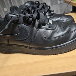 Nike Air Force 1 Low – Triple Black – Size 10