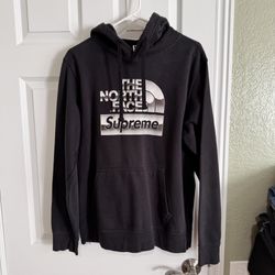SUPREME x NORTH FACE hoodie
