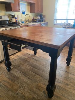 Solid Wood Dining Table Set – 6 Chairs – Expandable – $250 OBO