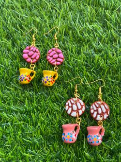 Hermoso aretes de concha y Jarrito , mandame mensaje para el precio con mucho gusto respondo