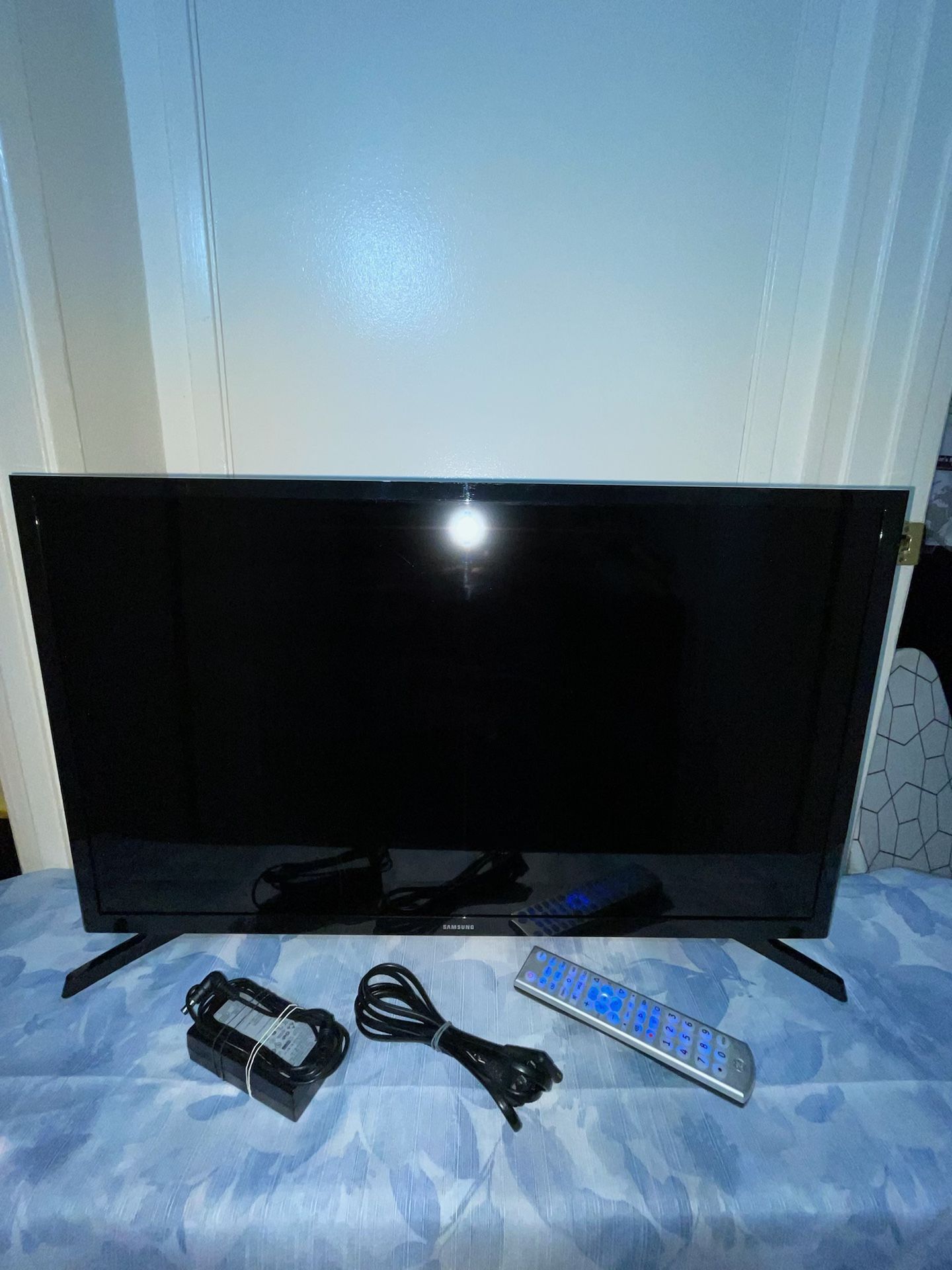 Samsung TV 32” 😊 Serious buyer pls- don’t ask if it’s still available and not serious. $50 FIRM Rancho Penasquitos