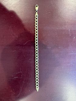 Men’s Cuban link gold bracelet