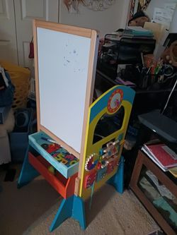 2 SIDED KIDS CHALKBOARD DRY EARASE BOARD HAS MAGNETIC ABCS AN NUMBERS MARKERS TO 25 FIRM BY MELLISA AN DOUG PAID 139 LIKE NEW