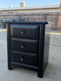 3 drawer nightstand