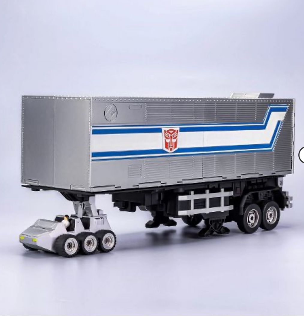 Optimus Prime Auto-Converting Robot Trailer - Transformers Flagship Series Collector's Edition