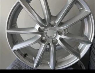 Pirellis wheel and tire package