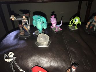 Ps4 ..Disney infinity characters and holding bag