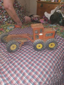 Vintage all original very rare tonka grader truck.