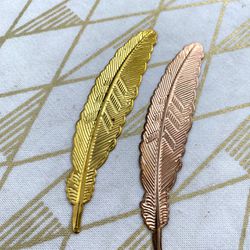 Pair of Metallic Feathers / Crafts Embellishments Duo