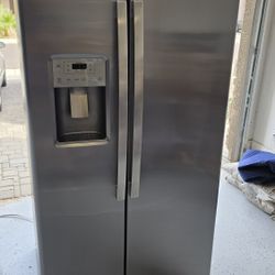 GE 22 Cu Ft Counter Depth Stainless Refrigerator 