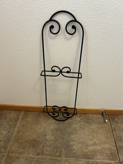 Wrought Iron Plate Holder