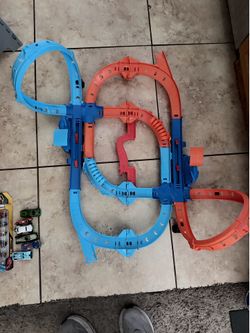 Hot Wheels Track Set + 10 Cars