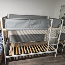 Twin Bunk Bed 