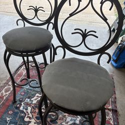 2 Bar Stools