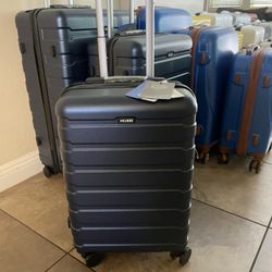 🧳 Carry-On Hardshell Luggage 📍 Pickup: near IKEA (S. Durango / 215)  Brand new premium carry-on luggage — perfect for flights and short trips.  🔹 S