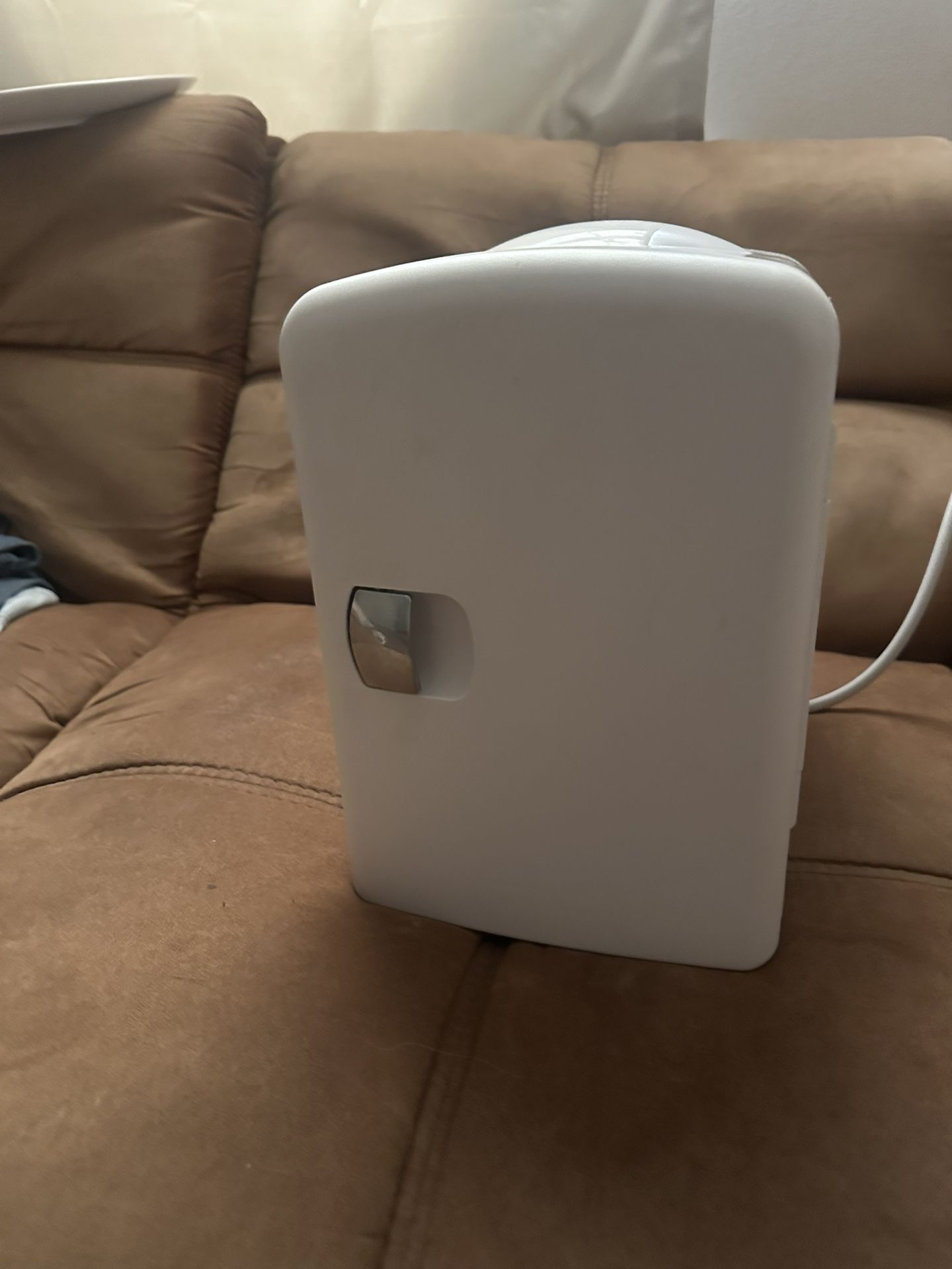 Desk top mini Fridge