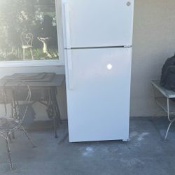 Like New General Electric Refrigerator 