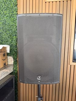 🔊 *Mackie Thump 15A Powered Speaker – 15”*