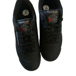 Pre owned Excellent Condition  Reebok Womens Size 7 Black Classic Casual Shoes Sneakers