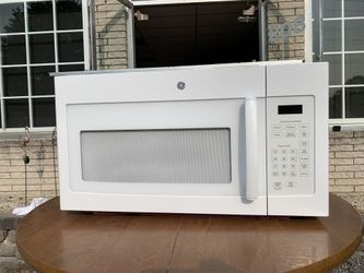 GE Microwave (White) with Mount