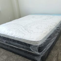 NEW QUEEN PILLOW TOP MATTRESS. Bed frame is not available. Take it home same day 👍