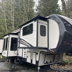 2018 Sierra Fifth Wheel Sandpiper