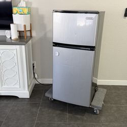 Mini fridge