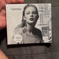 Taylor swift reputation CD still In Plastic 