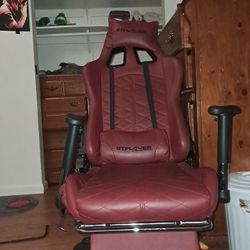 Gaming Chair W/ Bluetooth Speaker , Arm Rest And Recliner 
