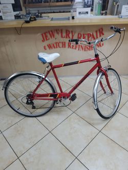 Schwinn Admiral7-Speed Beach Cruiser Bicycle.