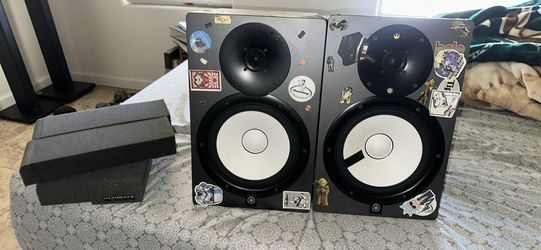 Yamaha hs8 with stands and acoustic treatment