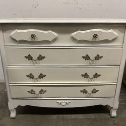 White Graceful 3 Drawer French Dresser
