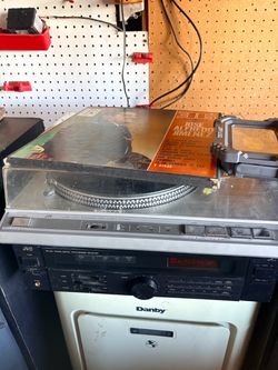 Home stereo system  fisher spakers 15’s JVC turntable n receiver tape . Magnavox.