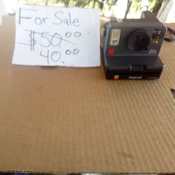 One step 2 Polaroid instant film camera !! Black....