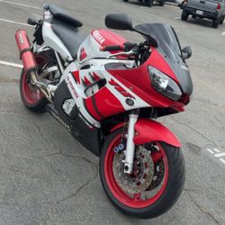 2000 Yamaha R6