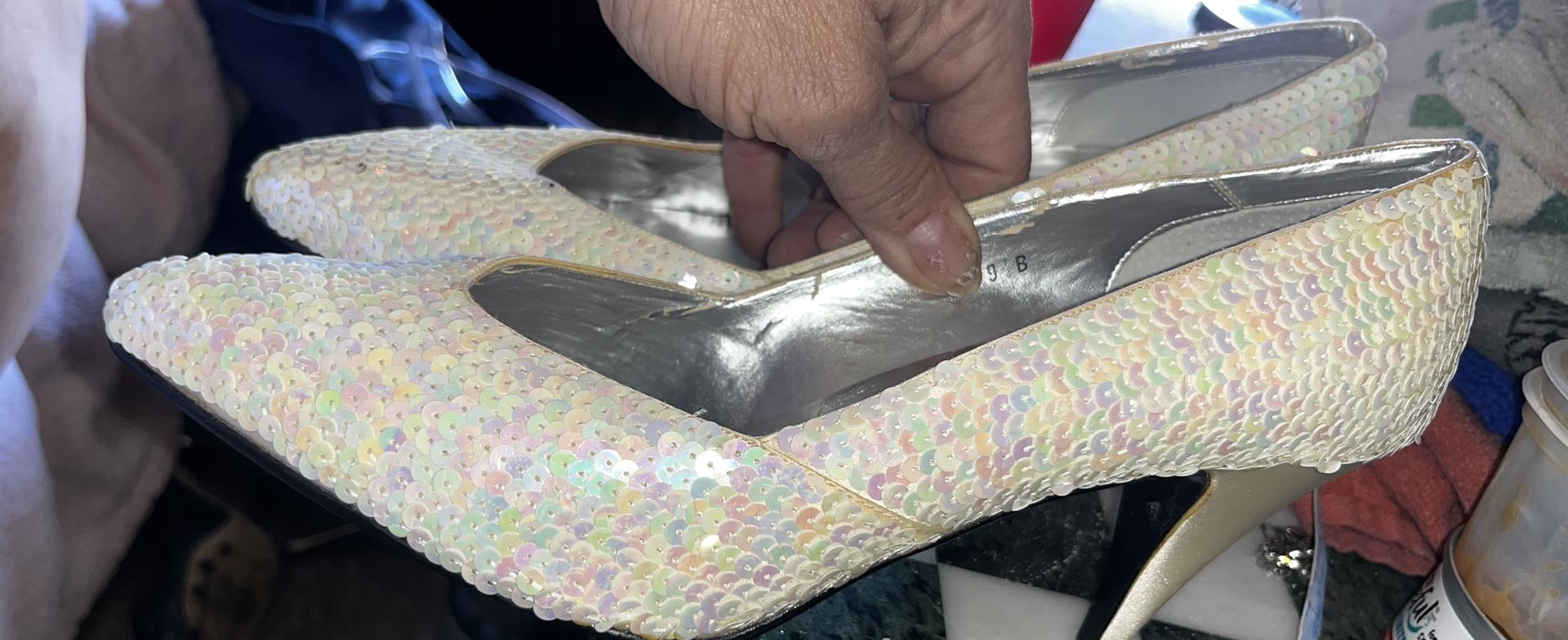 Preowned ANN MARINOS 1in sequenced heels size 9 1/2 in good condition located Off lake mead & Simmons area asking $5